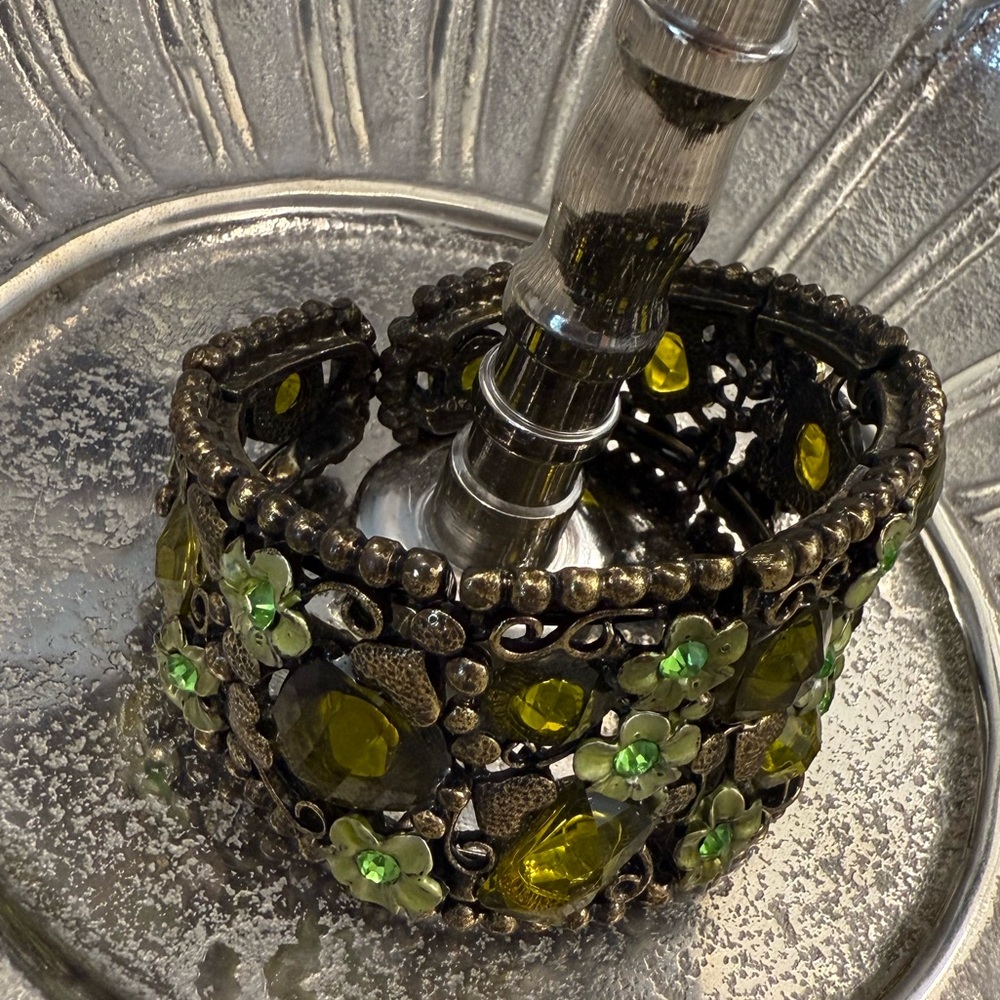 Vintage Style Metal Bracelet - Picture 2 of 5